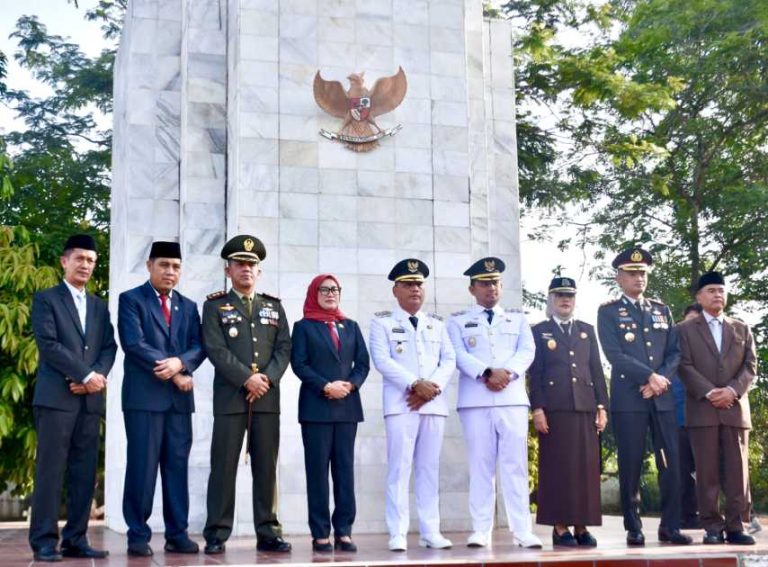 Advertorial : Hari Jadi Kota Ke 88, Walikota Metro Pimpin Tabur Bunga